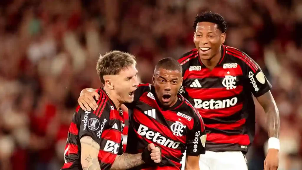Flamengo vence Estudiantes por 2 a 1 no Maracanã e leva vantagem para jogo de volta na Argentina
