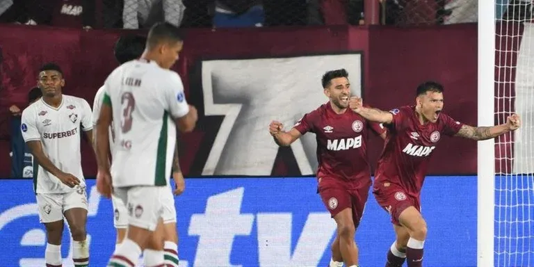Lanús x Fluminense pelas quartas da Sul-Americana 2025 termina com vitória argentina. Veja o resultado, estatísticas e onde assistir a volta.