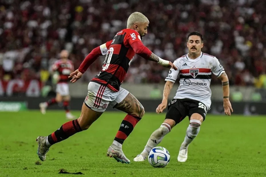 São Paulo e Flamengo se Enfrentam em Confronto Eletrizante Pelo Brasileirão!