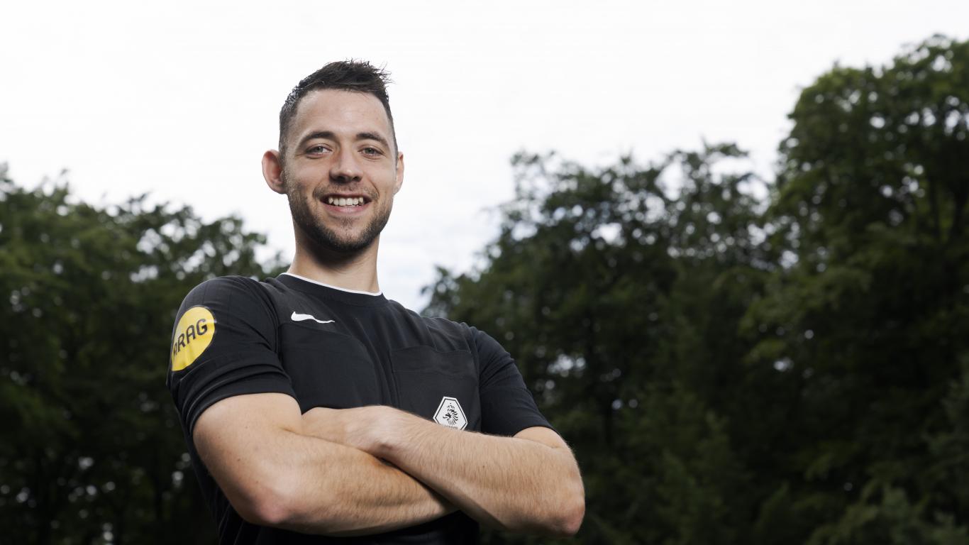 "Arbitragens de Marc Nagtegaal na semifinal Ajax x FC Groningen, com assistentes Koopman e Westhof, em Volendam."