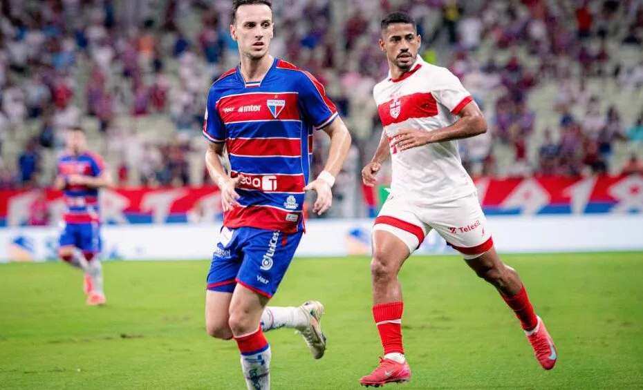 "CRB e Fortaleza se enfrentam no Estádio Rei Pelé em Maceió pela Copa do Brasil, buscando classificação decisiva."