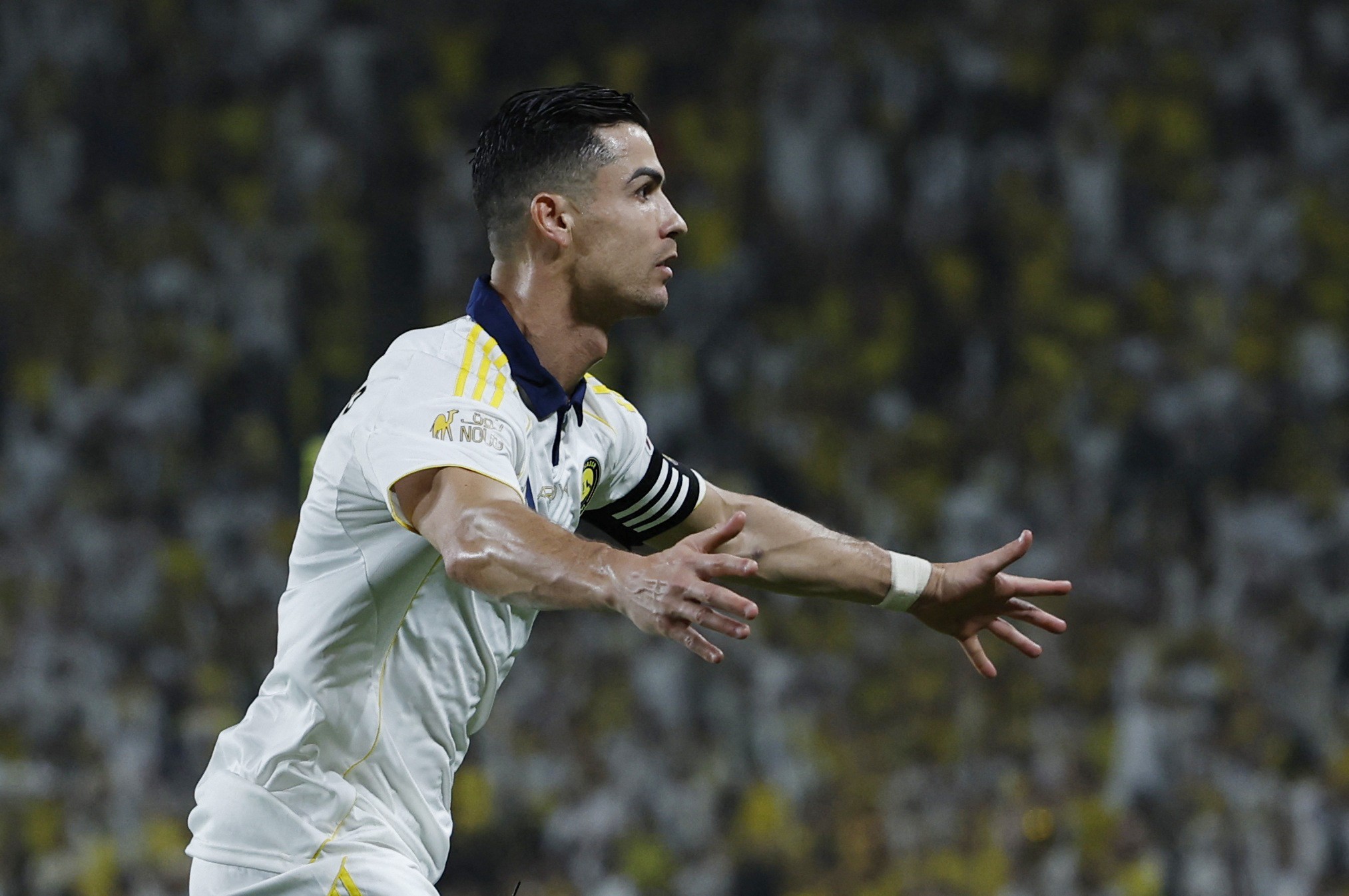 Cristiano Ronaldo, 41 anos, celebra sua 36ª conquista após vitória do Al-Nassr no campeonato saudita em Riad.