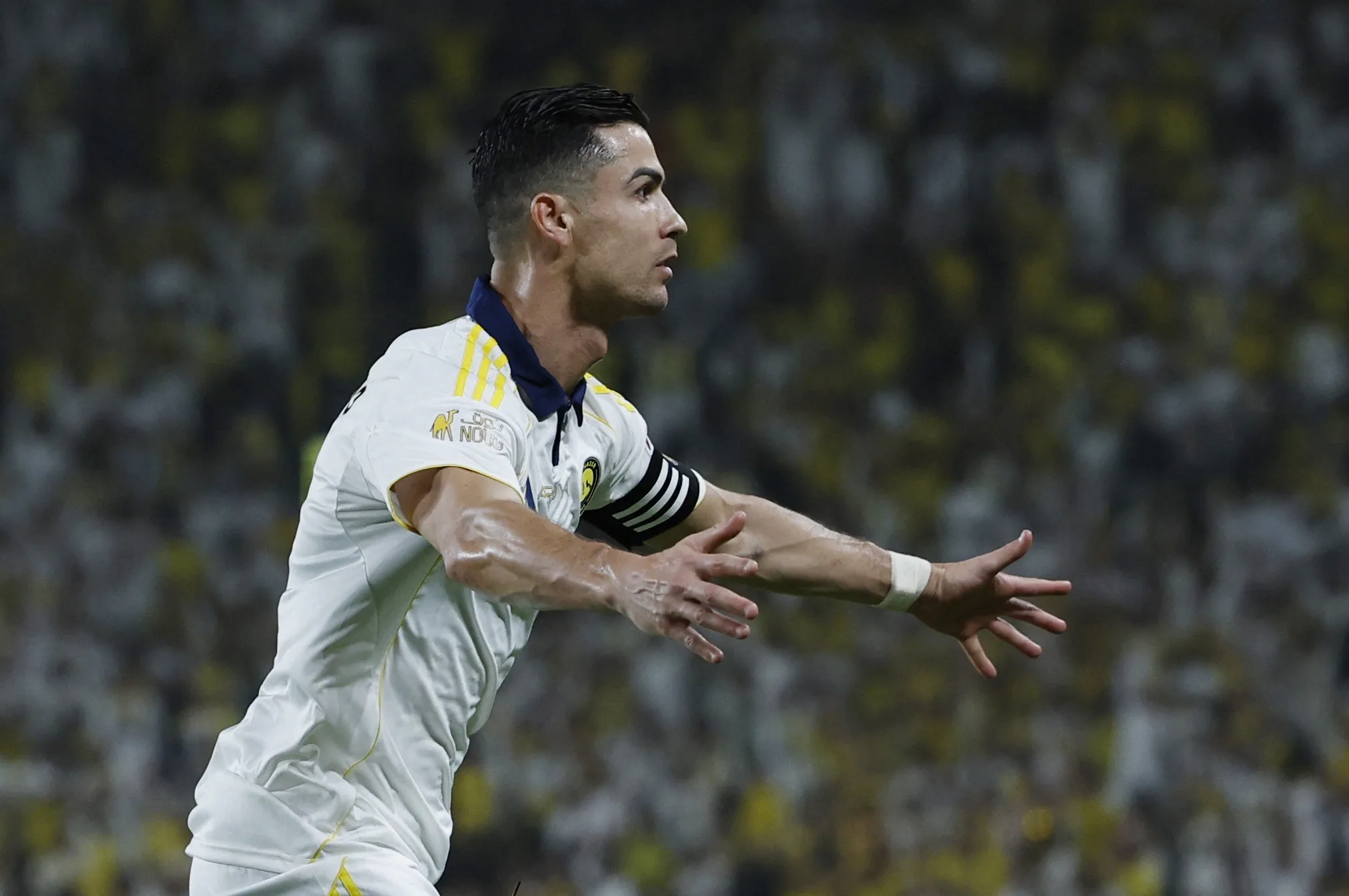Cristiano Ronaldo, 41 anos, celebra sua 36ª conquista após vitória do Al-Nassr no campeonato saudita em Riad.