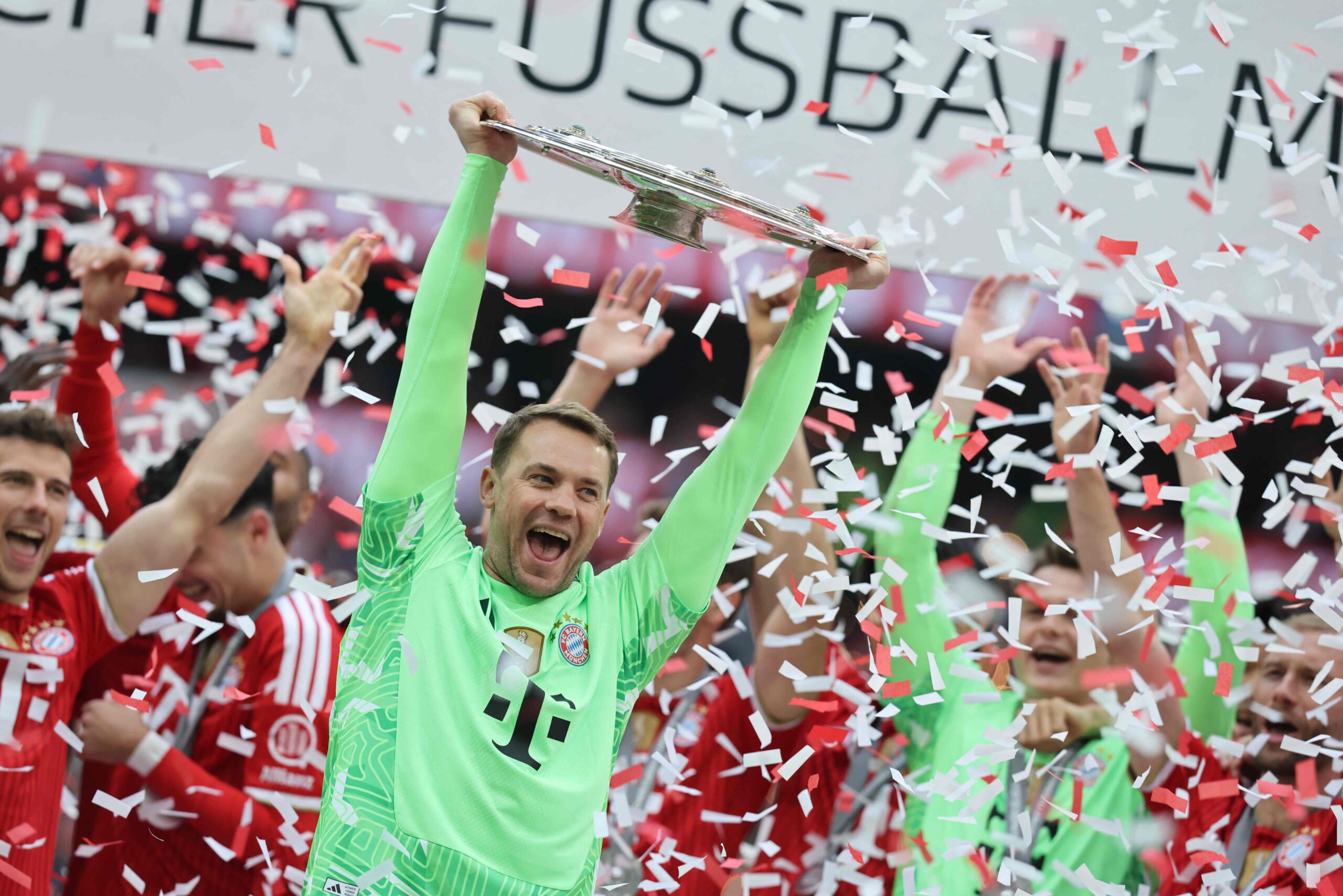 Imagem da convocação da seleção alemã de futebol para a Copa do Mundo de 2026, destacando o retorno de Neuer.