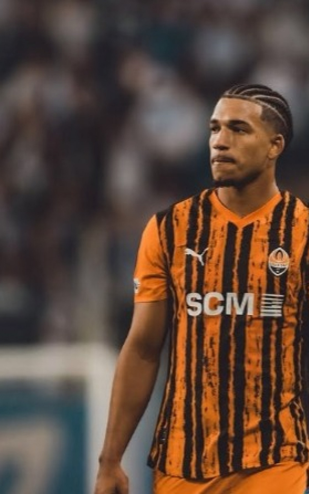 Imagem de Kauã Elias em ação pelo Shakhtar Donetsk, destaque na busca do Flamengo por reforços para o ataque.