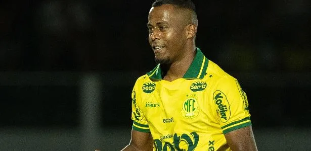 "Mirassol celebra gol contra o Corinthians; saiba onde assistir ao jogo Mirassol x RB Bragantino na Copa do Brasil."