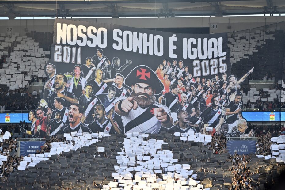 "Vasco da Gama em ação contra o Paysandu, em São Januário, buscando a vitória nas oitavas da Copa do Brasil."