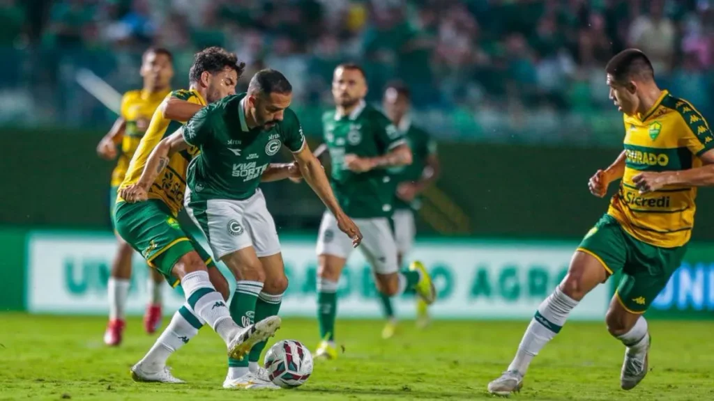 Cuiabá e Goiás empatam em 1 a 1 em duelo equilibrado pela Série B