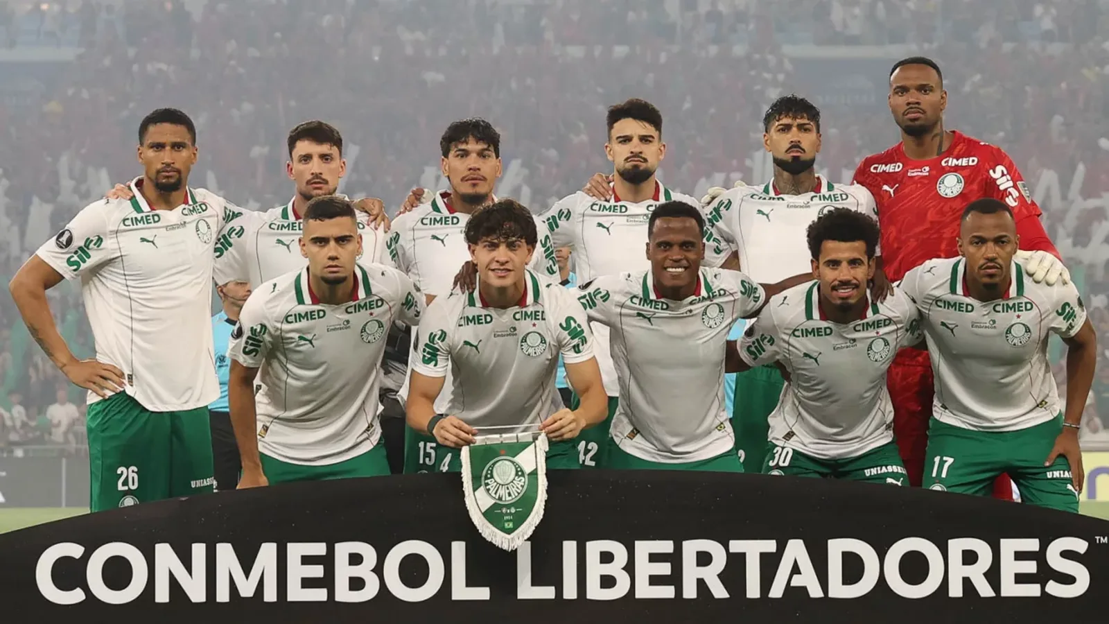 Jogadores do Palmeiras posam para foto antes do jogo de ida contra o Fluminense, no Maracanã, pela Libertadores